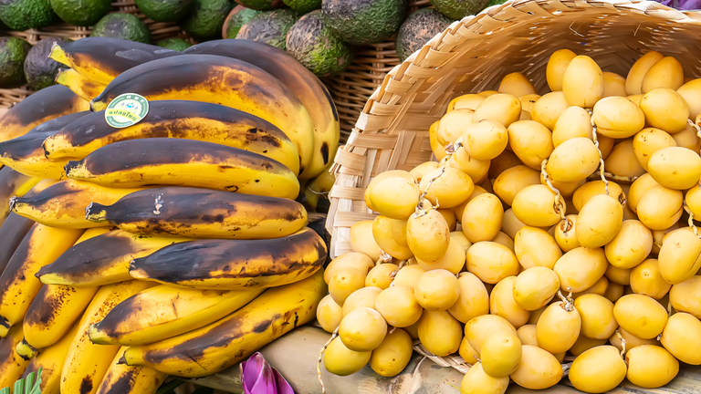 dates vs bananas