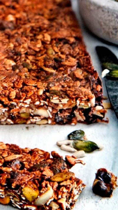 Date and muesli bar for athletes